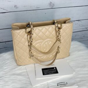 👜 Chanel Caviar Quilted Chain Tote (Beige / Light Tan)